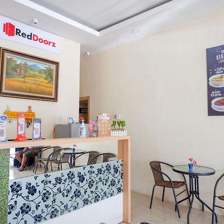 Reddoorz Plus @ Losari Макасар Экстерьер фото