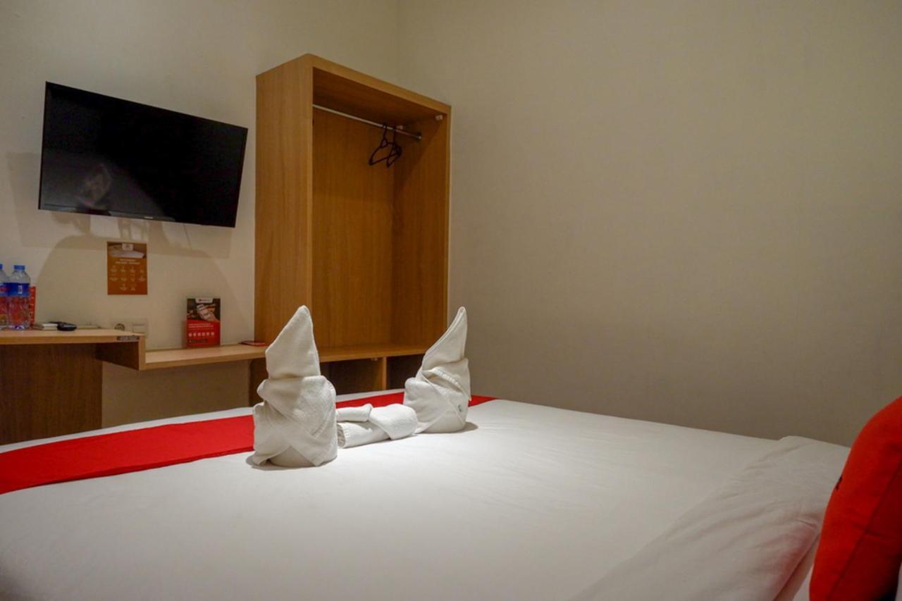 Reddoorz Plus @ Losari Макасар Экстерьер фото