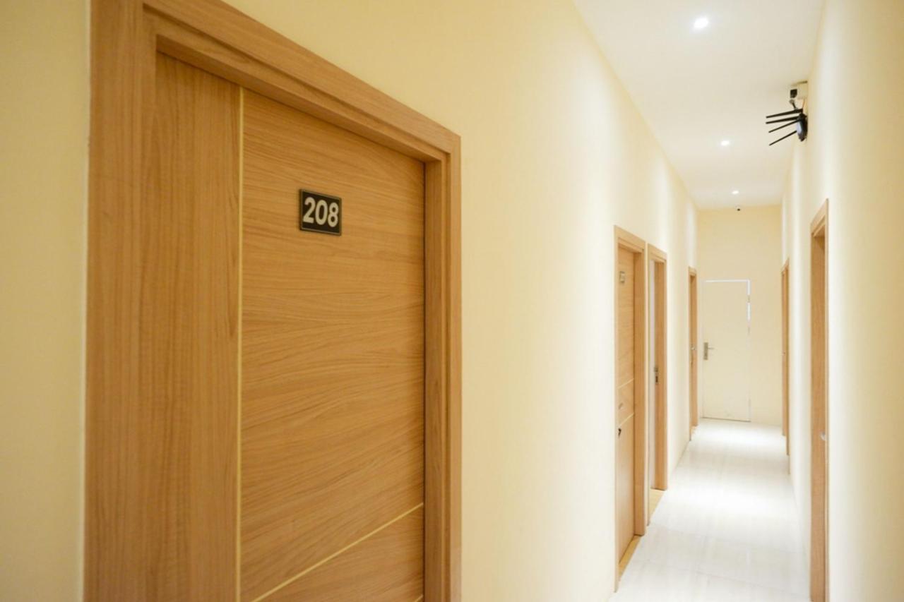 Reddoorz Plus @ Losari Макасар Экстерьер фото